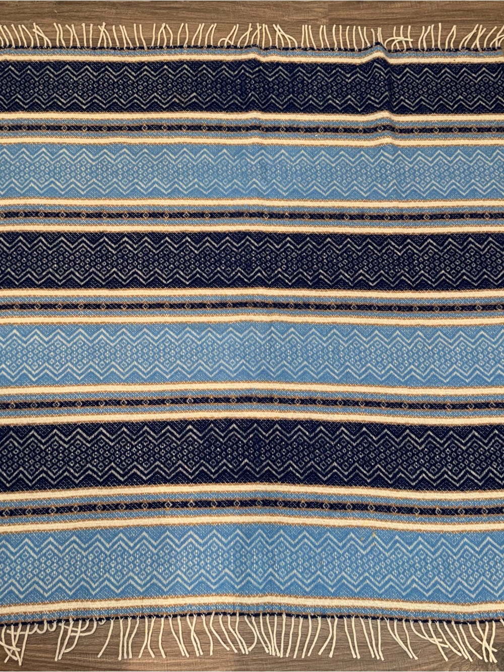 Wool throw - Picture 4 of 5